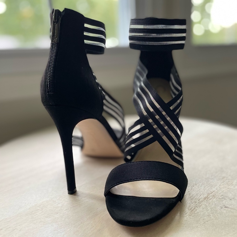 Jessica Simpson black strappy cross cross heels in a women’s 11.